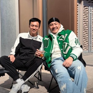 爱游戏体育下载-老队友！王大雷社媒晒与张弛合照：13🧡14🧡