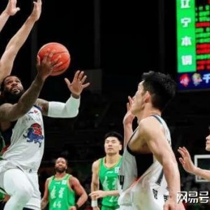 爱游戏体育-坑爹啊！2米14内线2分0板，出现超低级失误，解说: 没一点攻击力